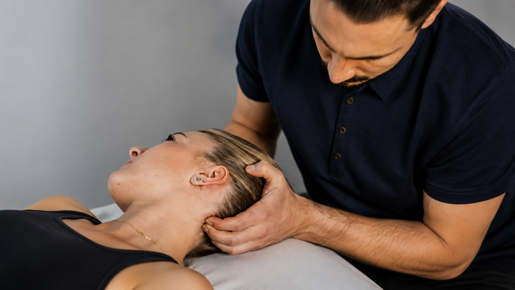 FENICS Therapeut bei der Behandlung